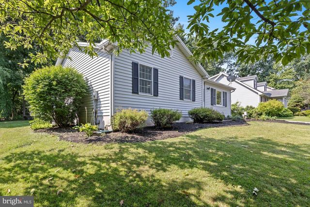 16 HALLECK DR, East Berlin, PA 17316
