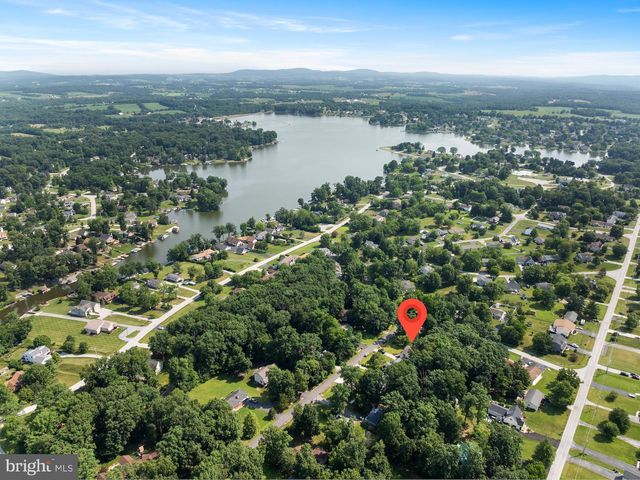 16 HALLECK DR, East Berlin, PA 17316