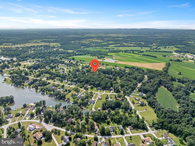 16 HALLECK DR, East Berlin, PA 17316
