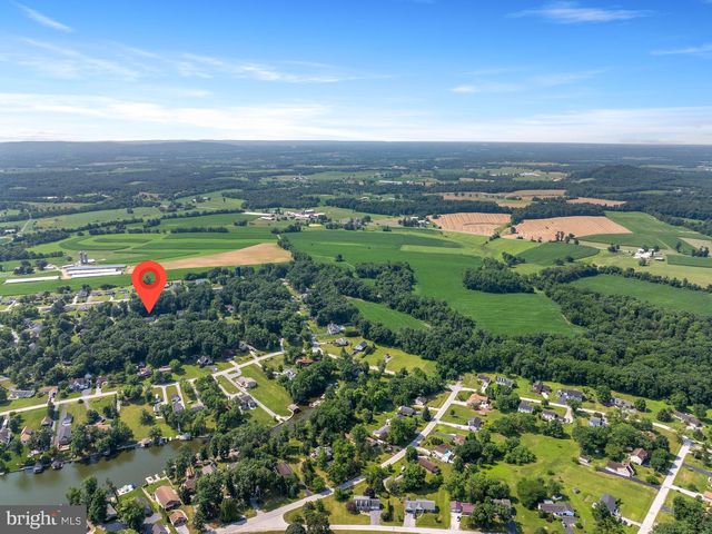 16 HALLECK DR, East Berlin, PA 17316