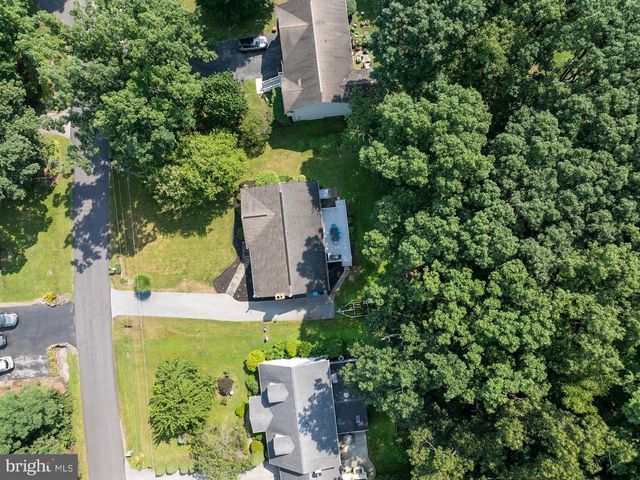 16 HALLECK DR, East Berlin, PA 17316