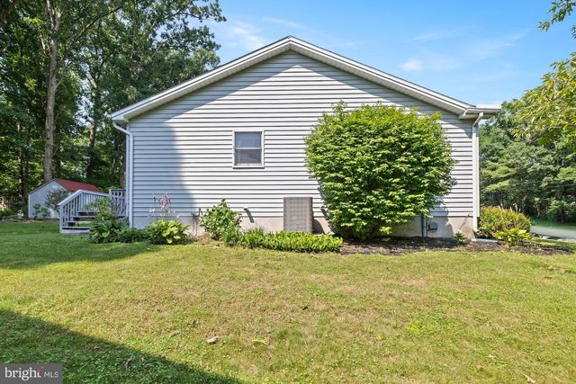 16 HALLECK DR, East Berlin, PA 17316