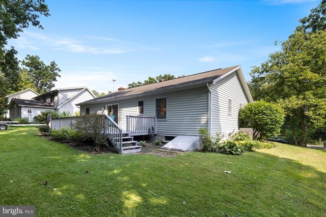 16 HALLECK DR, East Berlin, PA 17316
