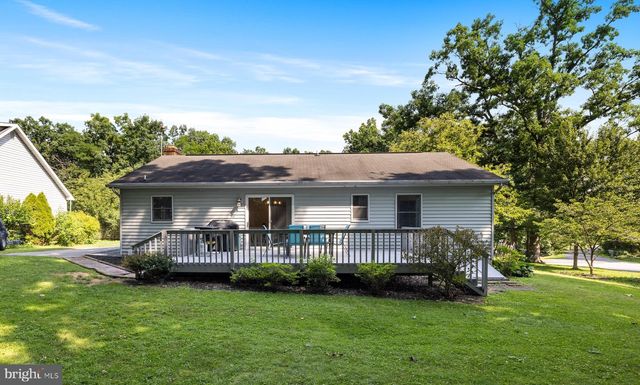 16 HALLECK DR, East Berlin, PA 17316