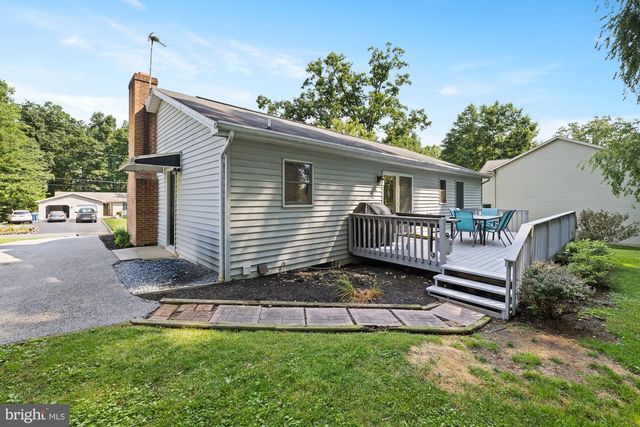 16 HALLECK DR, East Berlin, PA 17316