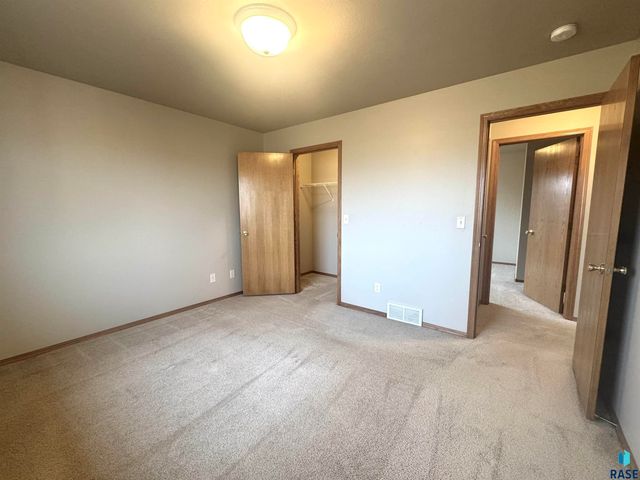 2505 N Vincent Ave Avenue, Sioux Falls, SD 57107