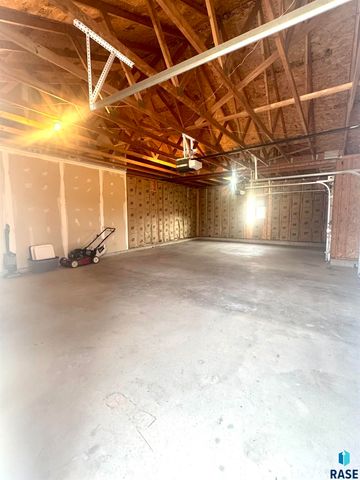 2505 N Vincent Ave Avenue, Sioux Falls, SD 57107