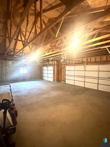 2505 N Vincent Ave Avenue, Sioux Falls, SD 57107