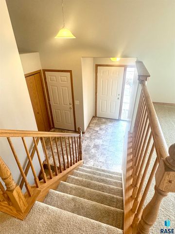 2505 N Vincent Ave Avenue, Sioux Falls, SD 57107