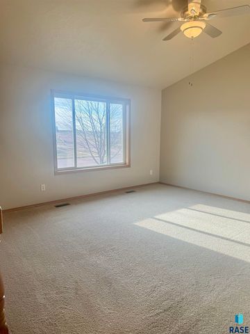 2505 N Vincent Ave Avenue, Sioux Falls, SD 57107