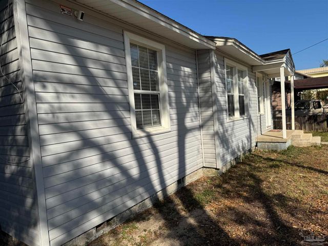 322 Frisco Rd, Pensacola, FL 32507