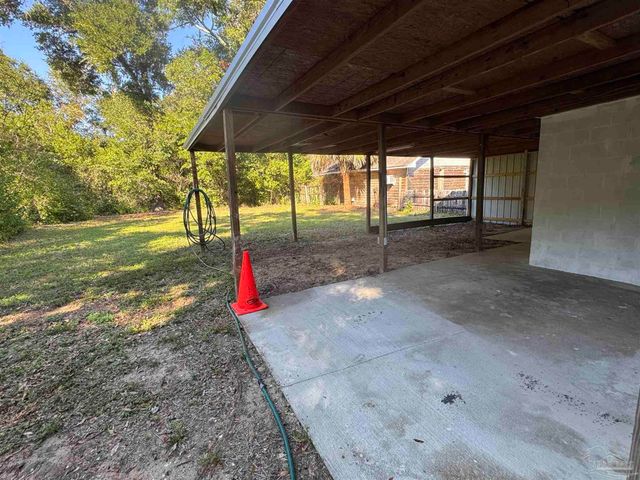 322 Frisco Rd, Pensacola, FL 32507