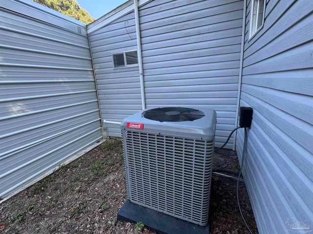 322 Frisco Rd, Pensacola, FL 32507