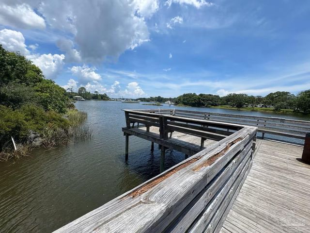 322 Frisco Rd, Pensacola, FL 32507