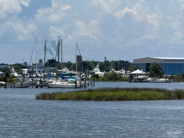 322 Frisco Rd, Pensacola, FL 32507