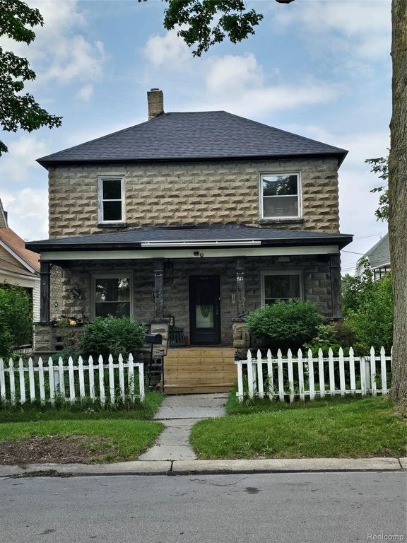 811 Howard Street, Port Huron, MI 48060