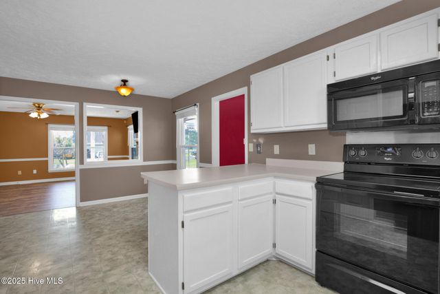 8413 Brightleaf Place, Saint Pauls, NC 28384