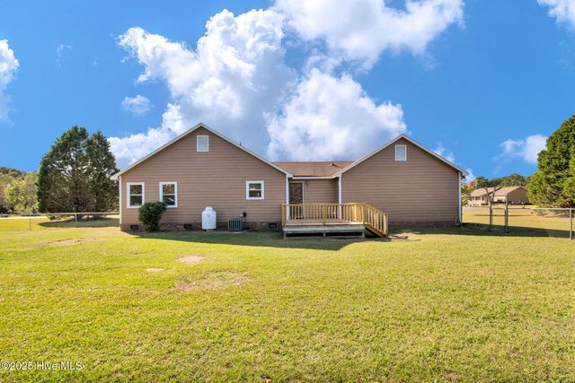 8413 Brightleaf Place, Saint Pauls, NC 28384