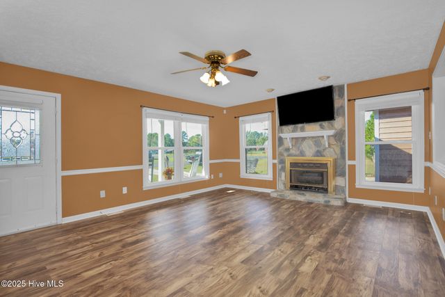 8413 Brightleaf Place, Saint Pauls, NC 28384