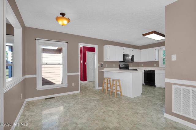 8413 Brightleaf Place, Saint Pauls, NC 28384