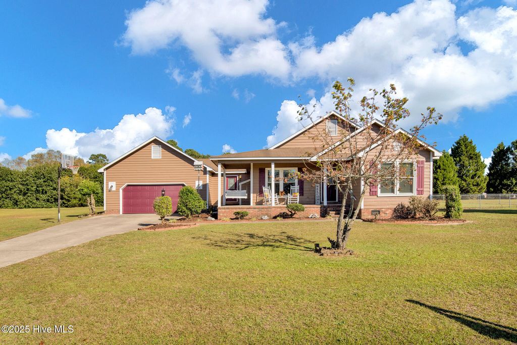 8413 Brightleaf Place, Saint Pauls, NC 28384