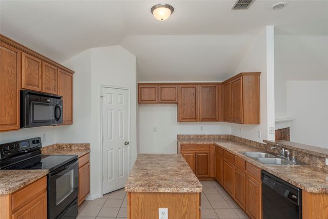7427 Fossil Creek Drive, Arlington, TX 76002