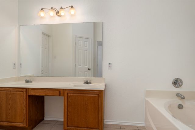7427 Fossil Creek Drive, Arlington, TX 76002
