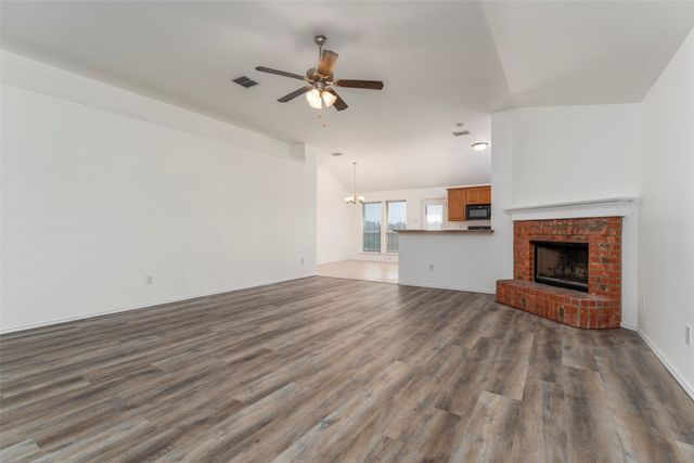 7427 Fossil Creek Drive, Arlington, TX 76002