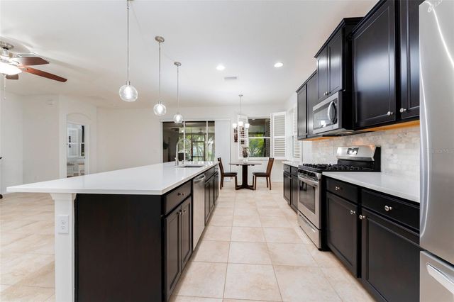7527 LANTERN PARK AVENUE, Apollo Beach, FL 33572