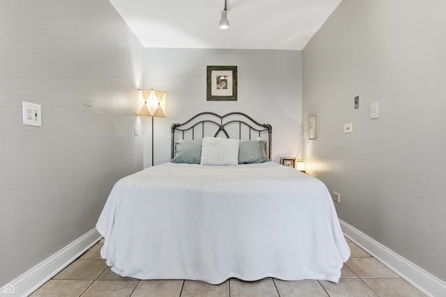 6619 N Sheridan Road 401, Chicago, IL 60626