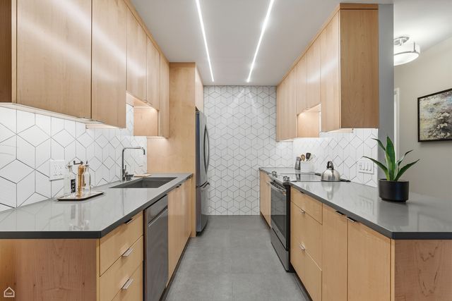 6619 N Sheridan Road 401, Chicago, IL 60626