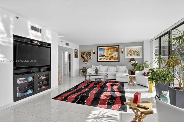 20281 E Country Club Drive 201, Aventura, FL 33180