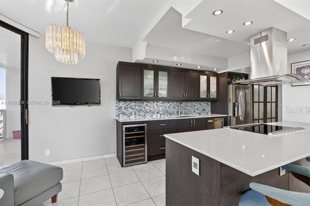 20281 E Country Club Drive 201, Aventura, FL 33180