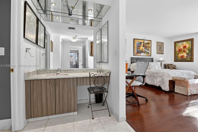 20281 E Country Club Drive 201, Aventura, FL 33180