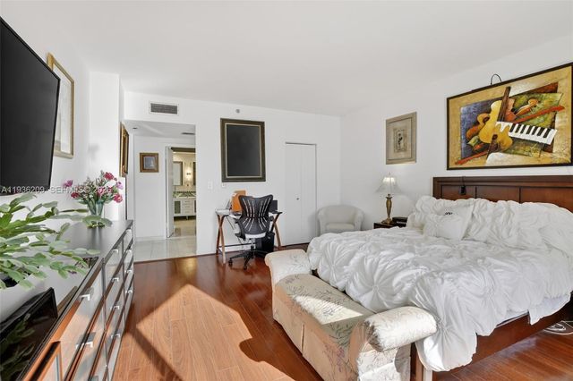 20281 E Country Club Drive 201, Aventura, FL 33180
