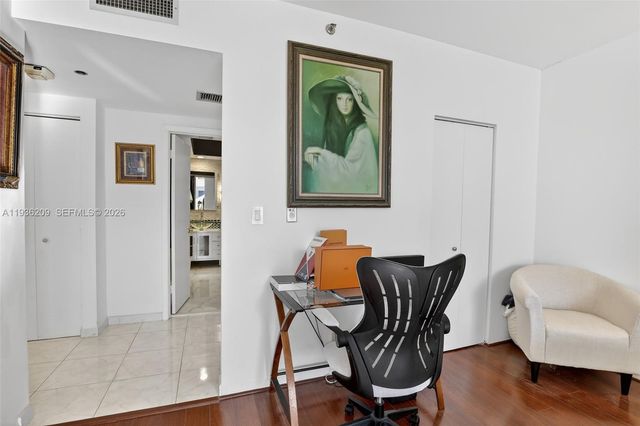 20281 E Country Club Drive 201, Aventura, FL 33180