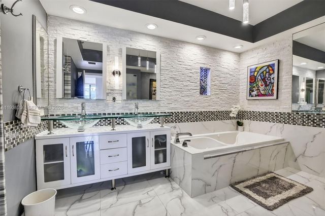 20281 E Country Club Drive 201, Aventura, FL 33180