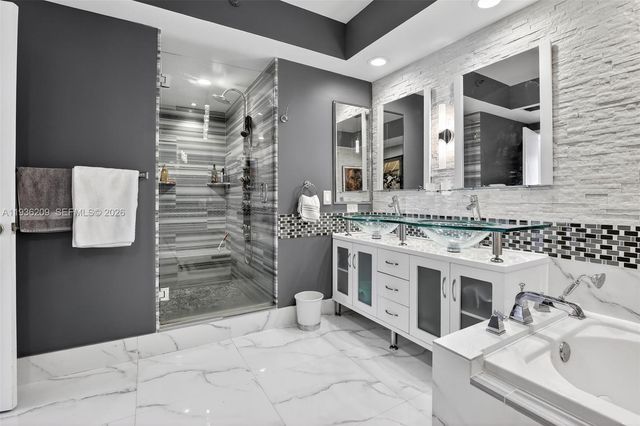 20281 E Country Club Drive 201, Aventura, FL 33180