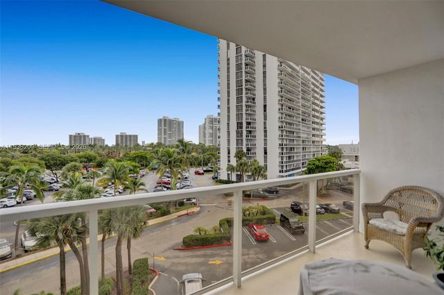 20281 E Country Club Drive 201, Aventura, FL 33180