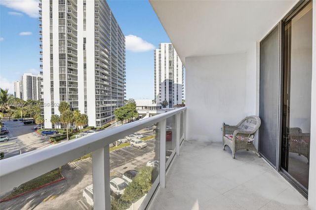 20281 E Country Club Drive 201, Aventura, FL 33180