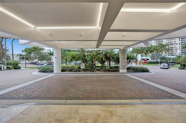 20281 E Country Club Drive 201, Aventura, FL 33180