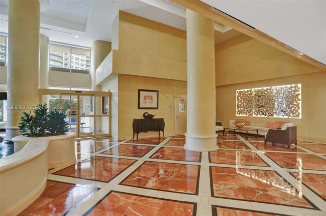 20281 E Country Club Drive 201, Aventura, FL 33180