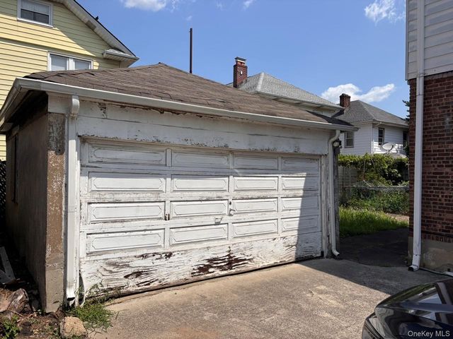 150-29 86th Avenue, Briarwood, NY 11432