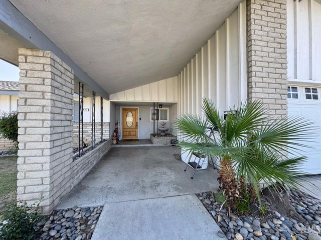 6017 Poso Court, Bakersfield, CA 93309