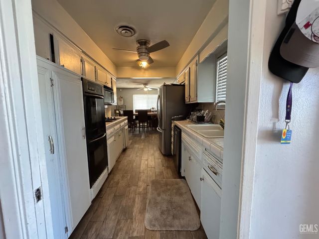 6017 Poso Court, Bakersfield, CA 93309