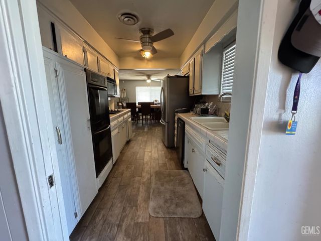 6017 Poso Court, Bakersfield, CA 93309