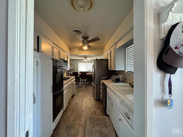 6017 Poso Court, Bakersfield, CA 93309