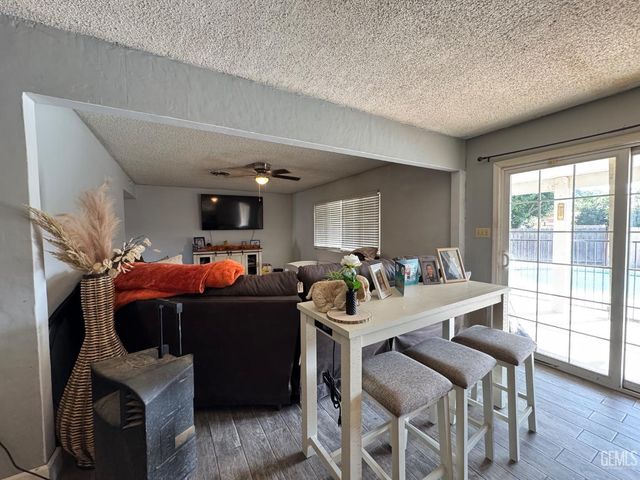 6017 Poso Court, Bakersfield, CA 93309