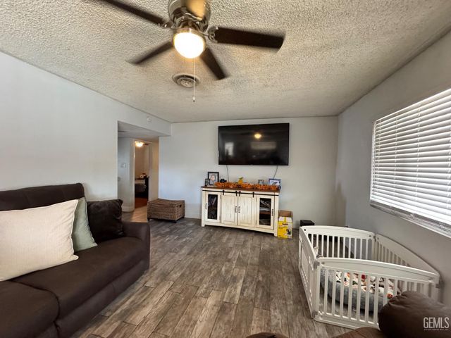 6017 Poso Court, Bakersfield, CA 93309