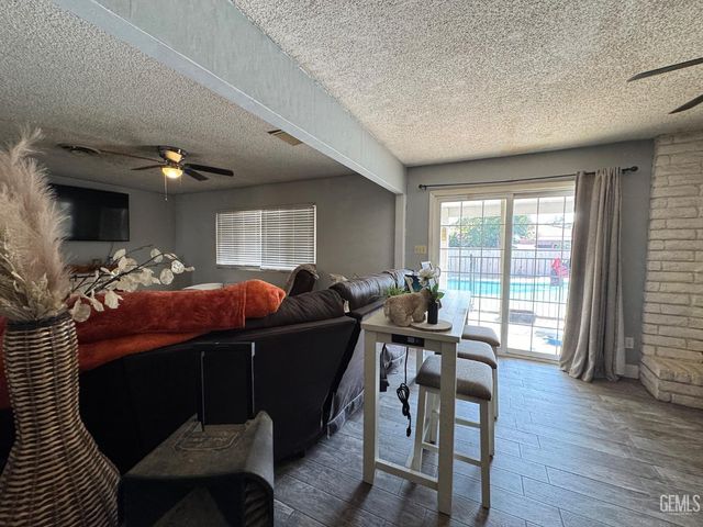 6017 Poso Court, Bakersfield, CA 93309